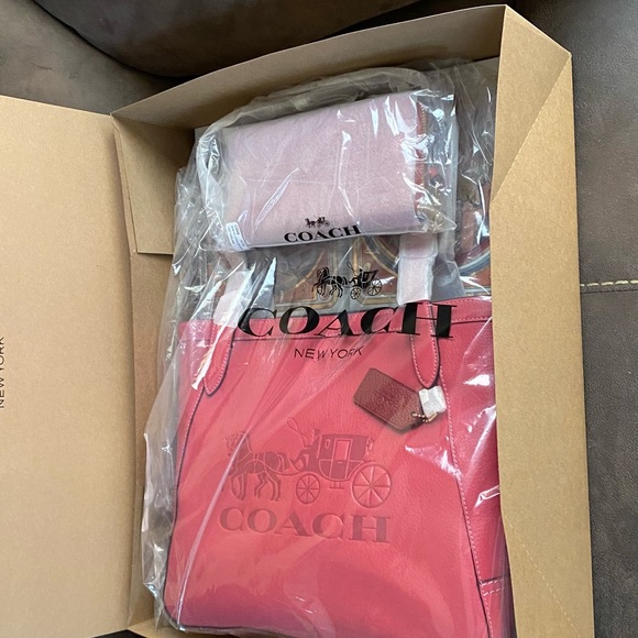 COACH 4 PIECE SET, NWT !! OMG!! - Picture 2 of 14